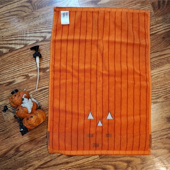 Pumpkin Soap or Lotion Dispenser & Hand Towel - Picture 4 of 15